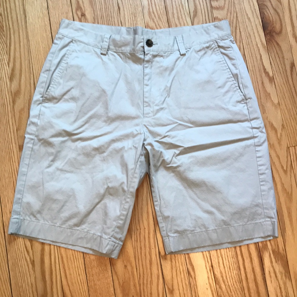 Men’s khaki cotton Brooks Brothers “364” shorts